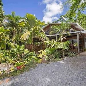 Zena Cape Tribulation